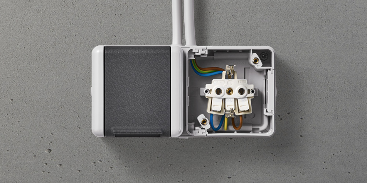 Doppelsteckdose mit Trennsteg bei J & Z Elektro- und Datentechnik GmbH in Frankfurt / Rödelheim