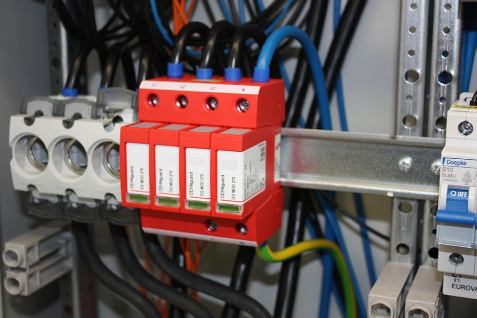 U berspannungsschutz bei J & Z Elektro- und Datentechnik GmbH in Frankfurt / Rödelheim